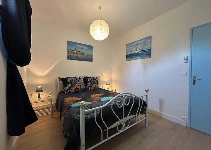 Vakantiehuis Au Calme Avec Piscine *
